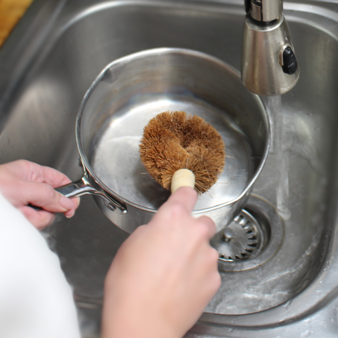 Meet the eco-friendly Pot & Pan Brush, crafted with durable, natural coconut fibres and a sturdy wooden handle for an effective, non-scratch clean. Measuring 21cm by 7.5cm, this thoughtfully designed brush is gentle on cookware but tough on grime, making it the perfect sustainable choice for everyday cleaning.