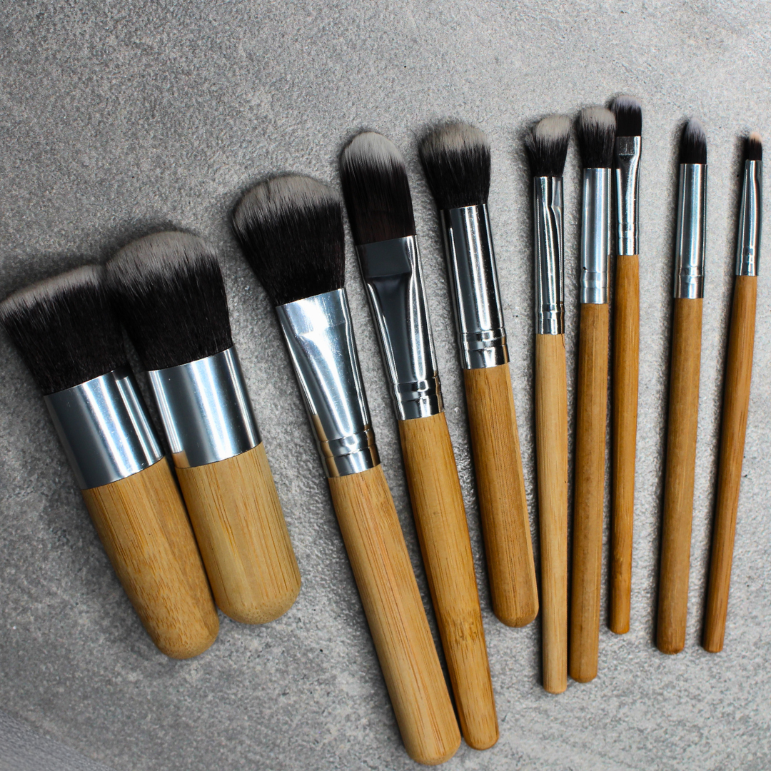 Introducing our Wooden Makeup Brush Set, a stylish collection of 10 brushes designed for flawless application. Each brush features a sturdy wooden handle that feels great in your hand, making it easy to achieve that perfect look. Packaged in a chic cotton bag and a luxurious gift box, this set makes a fantastic gift or a lovely treat for yourself. Elevate your beauty routine with our eco-friendly brushes that blend sustainability with everyday elegance.